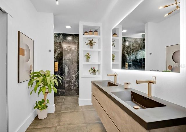 111 KENNISON, Orlando, FL 32801