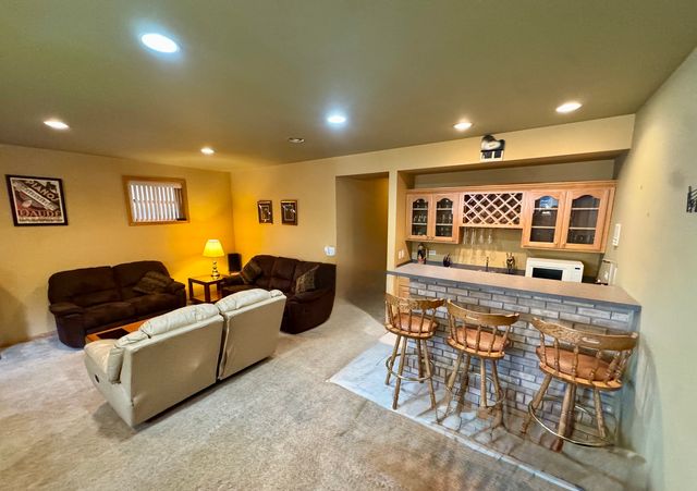 3541 N Pontiac Avenue, Chicago, IL 60634