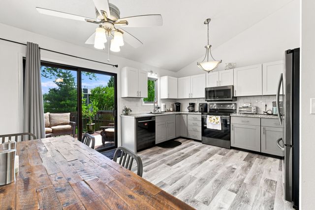129 29th Court, West Des Moines, IA 50265