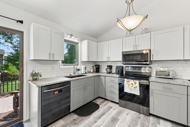 129 29th Court, West Des Moines, IA 50265
