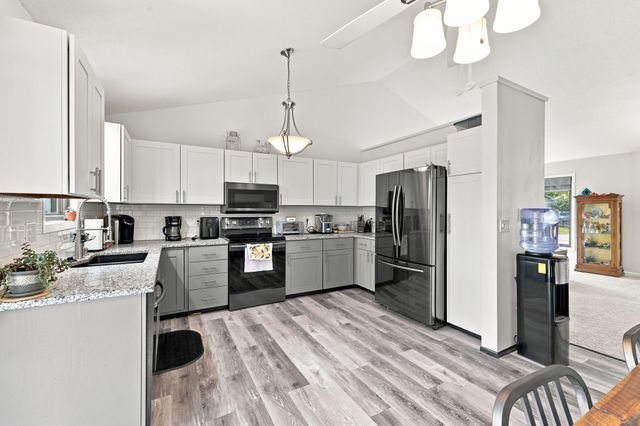 129 29th Court, West Des Moines, IA 50265
