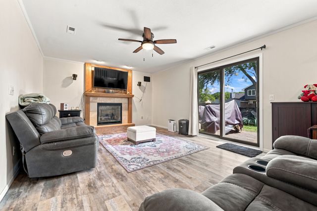 129 29th Court, West Des Moines, IA 50265