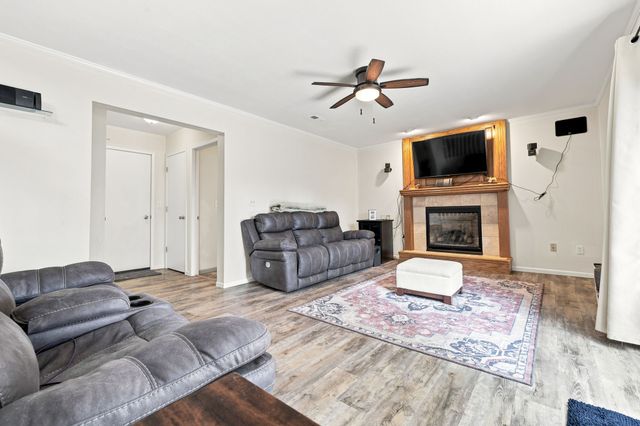 129 29th Court, West Des Moines, IA 50265