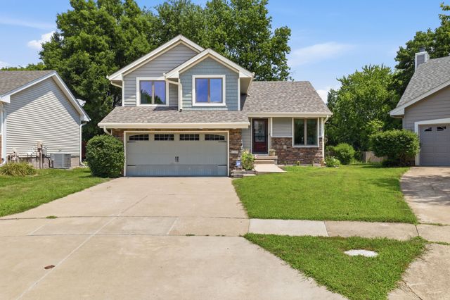 129 29th Court, West Des Moines, IA 50265