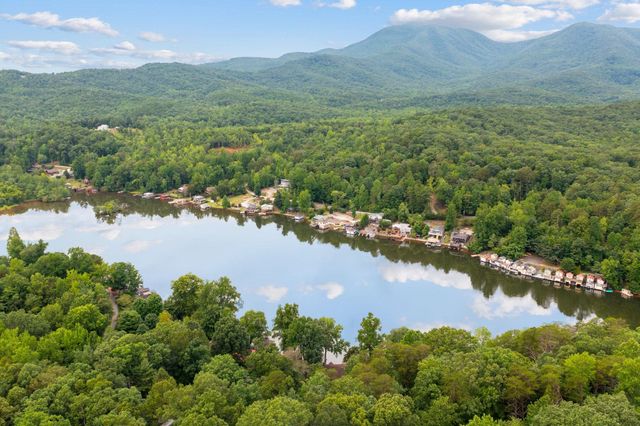 1214 E Lakeshore Drive, Landrum, SC 29356