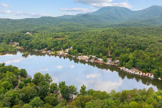 1214 E Lakeshore Drive, Landrum, SC 29356