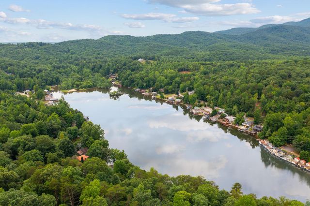 1214 E Lakeshore Drive, Landrum, SC 29356