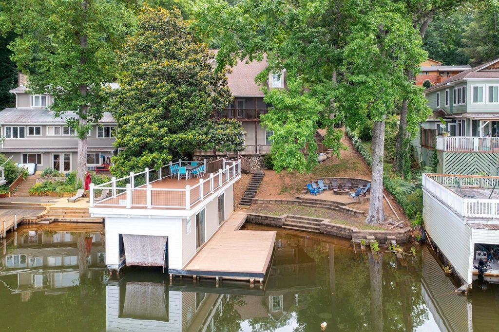 1214 E Lakeshore Drive, Landrum, SC 29356