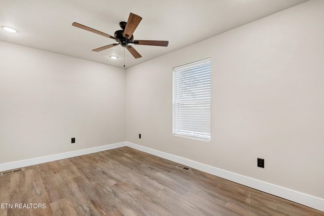 3935 Wrights Ferry Rd Rd, Louisville, TN 37777