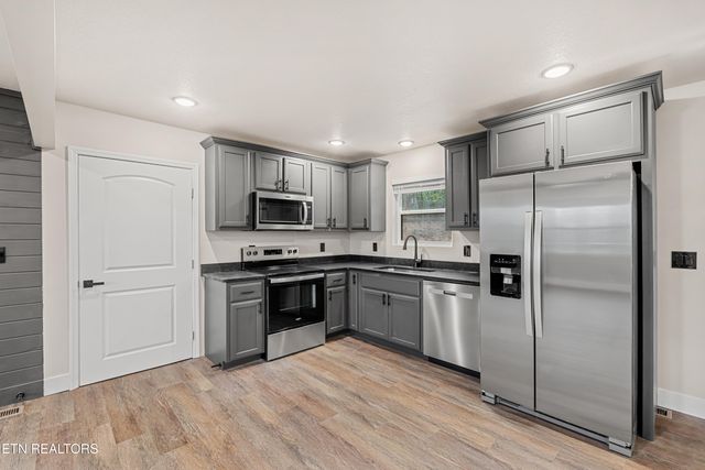 3935 Wrights Ferry Rd Rd, Louisville, TN 37777