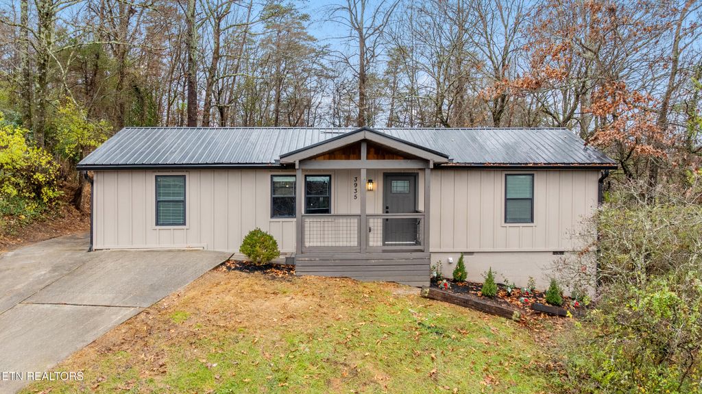 3935 Wrights Ferry Rd Rd, Louisville, TN 37777