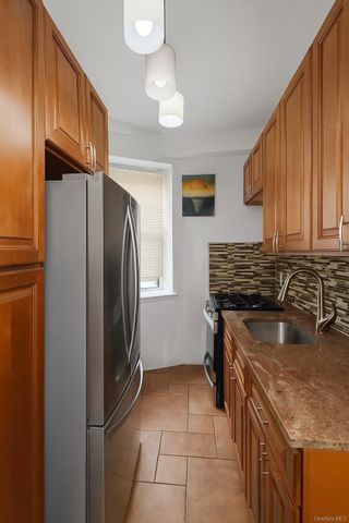 800 GRAND CONCOURSE LEN, Bronx, NY 10451