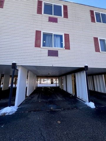 215 Chelmsford 8, Chelmsford, MA 01824