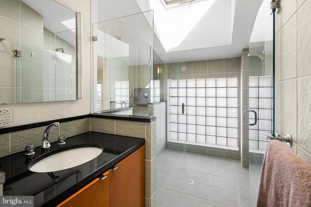 337 S HICKS ST, Philadelphia, PA 19102