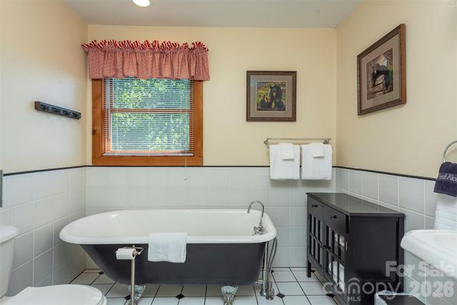 1242 Gateway Parkway, Old Fort, NC 28762