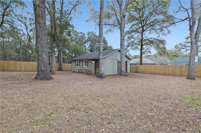 2137 Woodlea W Drive, Mobile, AL 36695
