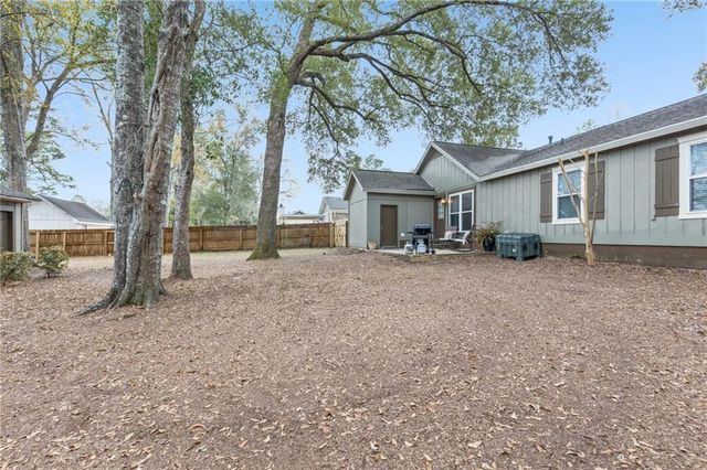 2137 Woodlea W Drive, Mobile, AL 36695