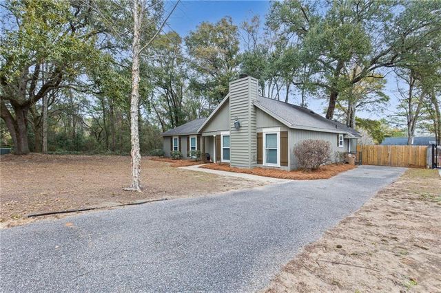 2137 Woodlea W Drive, Mobile, AL 36695