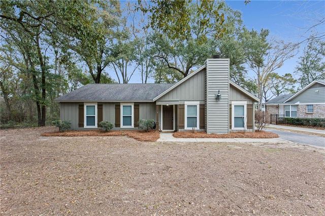 2137 Woodlea W Drive, Mobile, AL 36695