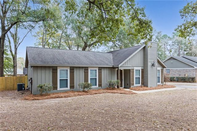 2137 Woodlea W Drive, Mobile, AL 36695