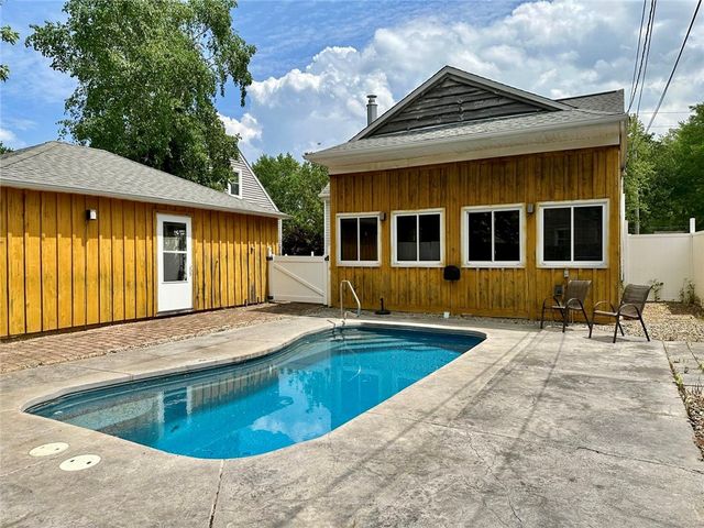 20 Warren Avenue, West Seneca, NY 14224