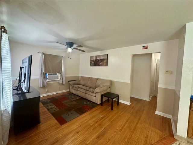 20 Warren Avenue, West Seneca, NY 14224