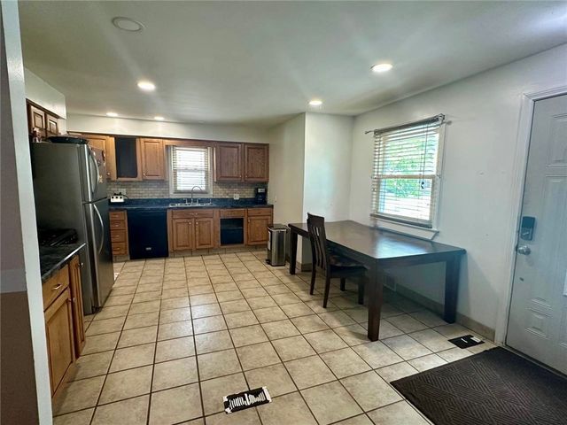 20 Warren Avenue, West Seneca, NY 14224