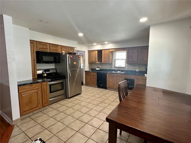 20 Warren Avenue, West Seneca, NY 14224