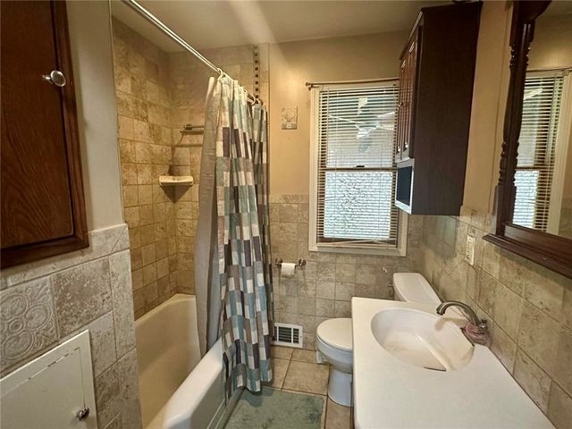 20 Warren Avenue, West Seneca, NY 14224
