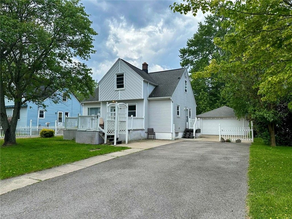 20 Warren Avenue, West Seneca, NY 14224