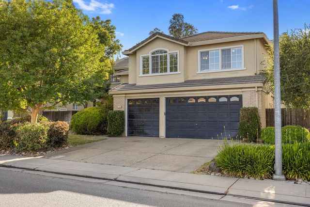2154 Meadowbrook Dr, Lodi, CA 95242