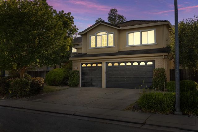 2154 Meadowbrook Dr, Lodi, CA 95242