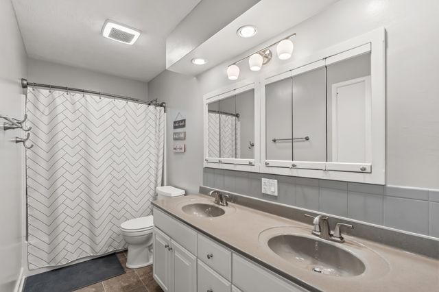 3007 E 26th Street, Des Moines, IA 50317