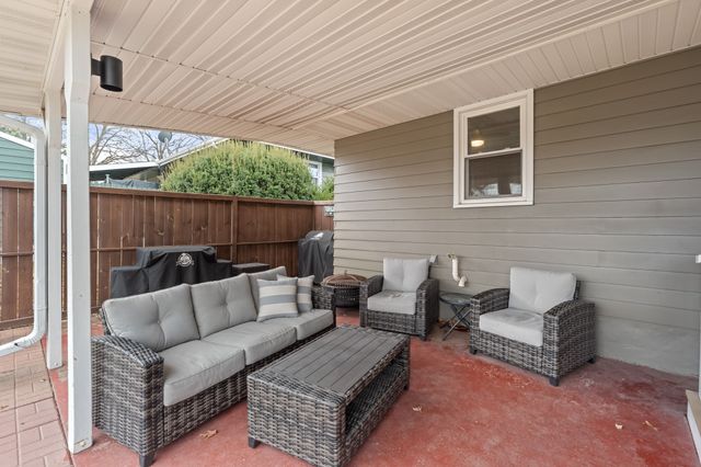 3007 E 26th Street, Des Moines, IA 50317