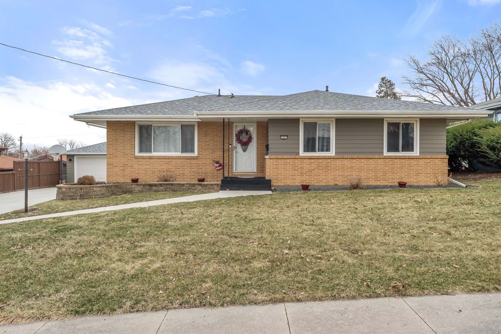 3007 E 26th Street, Des Moines, IA 50317