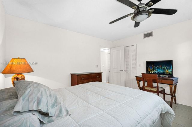 314 SE 10th St 103, Dania Beach, FL 33004