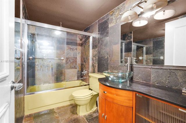 314 SE 10th St 103, Dania Beach, FL 33004