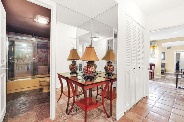 314 SE 10th St 103, Dania Beach, FL 33004