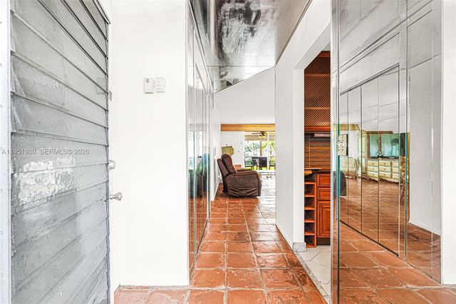 314 SE 10th St 103, Dania Beach, FL 33004