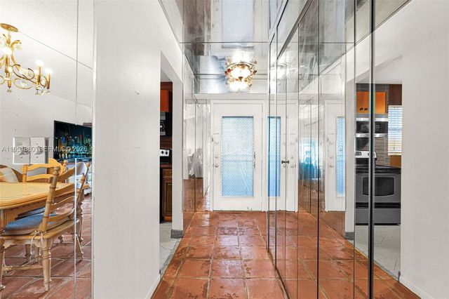 314 SE 10th St 103, Dania Beach, FL 33004