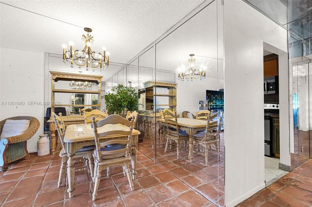 314 SE 10th St 103, Dania Beach, FL 33004