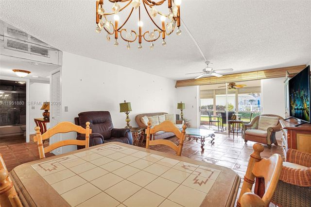 314 SE 10th St 103, Dania Beach, FL 33004