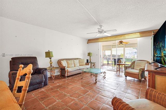 314 SE 10th St 103, Dania Beach, FL 33004