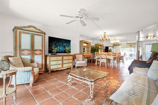 314 SE 10th St 103, Dania Beach, FL 33004