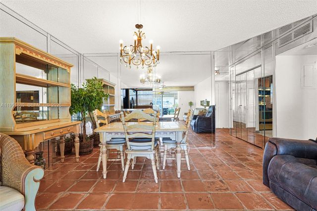 314 SE 10th St 103, Dania Beach, FL 33004