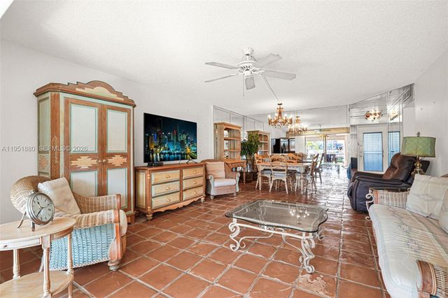 314 SE 10th St 103, Dania Beach, FL 33004