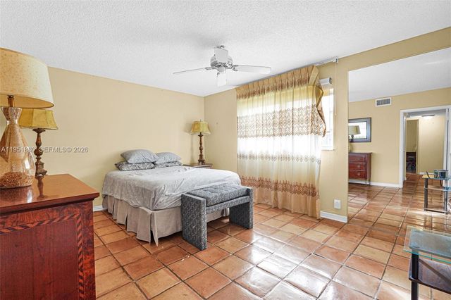 314 SE 10th St 103, Dania Beach, FL 33004