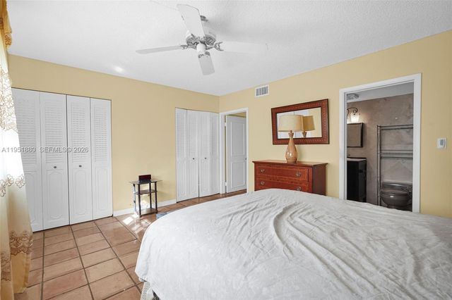 314 SE 10th St 103, Dania Beach, FL 33004