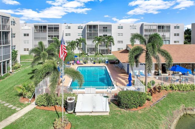 314 SE 10th St 103, Dania Beach, FL 33004