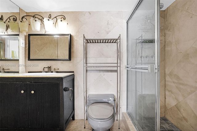 314 SE 10th St 103, Dania Beach, FL 33004